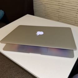MacBook Air 13”