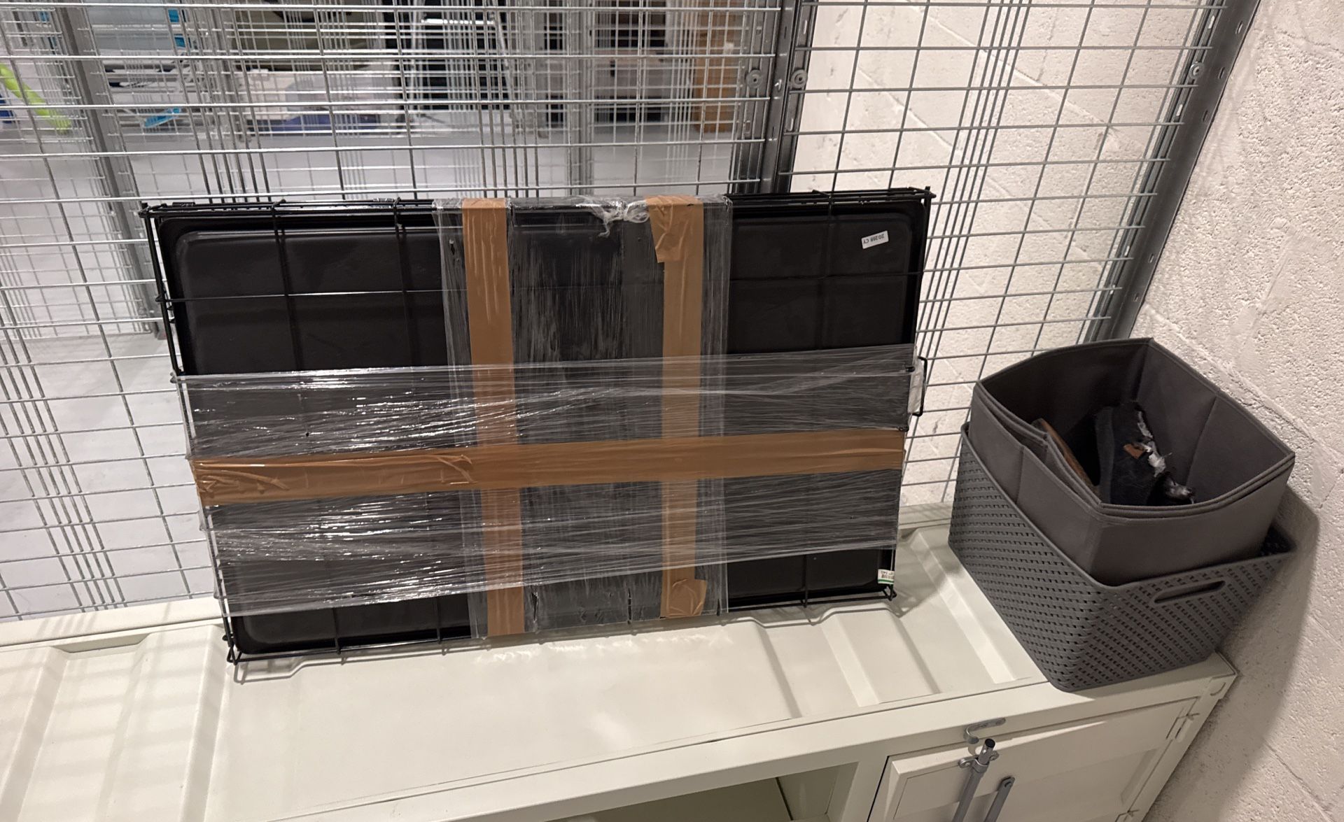 Medium Sized Dog Crate / Kennel