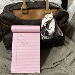 100 💯 AUTHENTIC LOUIS VUITTON HANDBAG