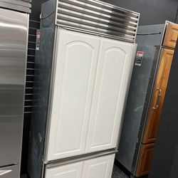 Sub Zero Bottom Freezer Built In Refrigerator 36”