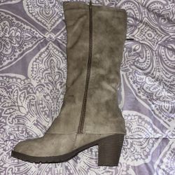 Tan Knee-High Faux Suede Boots – Size 9