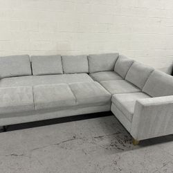 Thomasville Dillard Pullout Bed Sectional Couch - Free Delivery