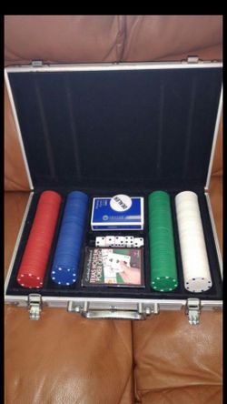 Nice poker set in case