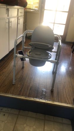 Drive Competitive Edge Folding Commode