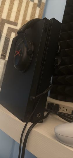 Xbox One X with chords for trade for Switch(NYC)
