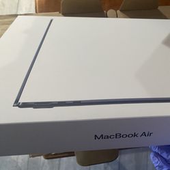 MacBook Air 13-inch Apple M3 Chip
