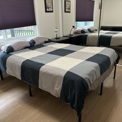 Bed with mattress, frame and bedding/pillows