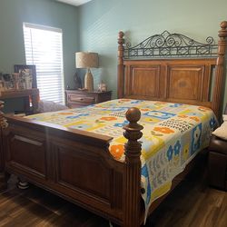 4-piece Solid Wood Queen Bedroom Set