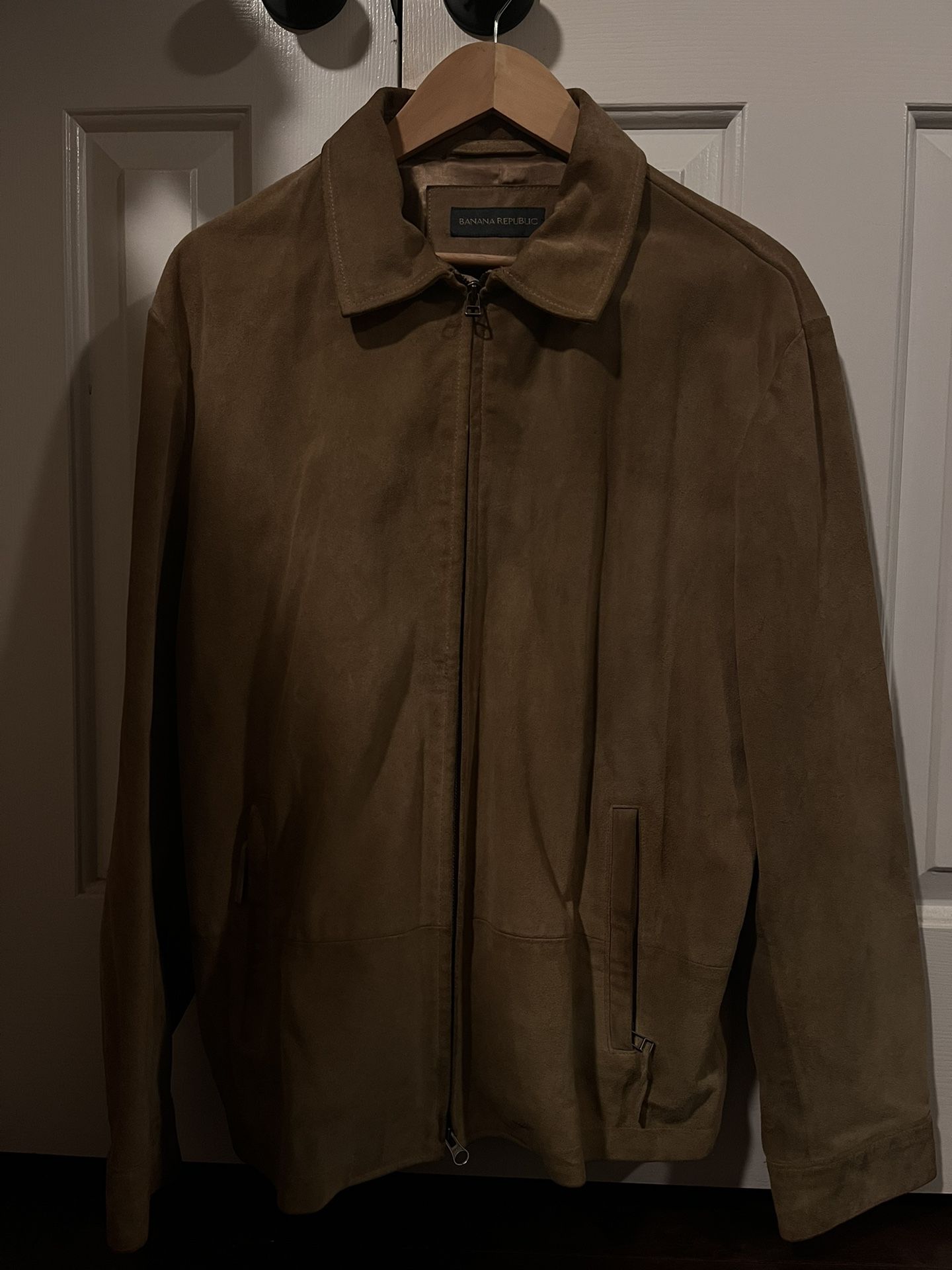 Stylish Banana Republic Men’s Tan Leather Jacket – Size Medium