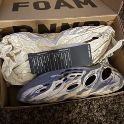 adidas Yeezy Foam RNNR 