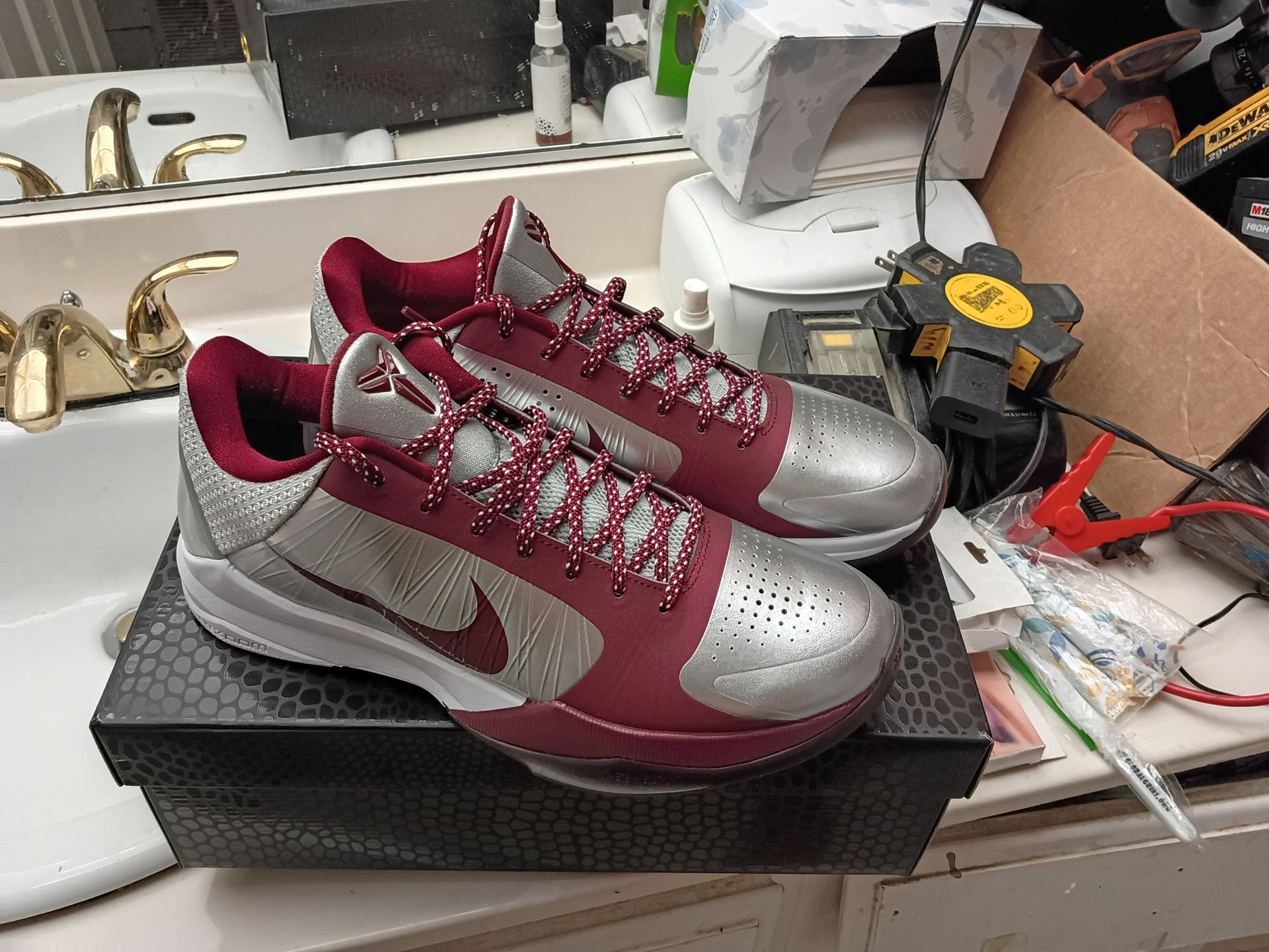 Kobe 5 PROTRO Lower Merion Aces Away Size 10.5