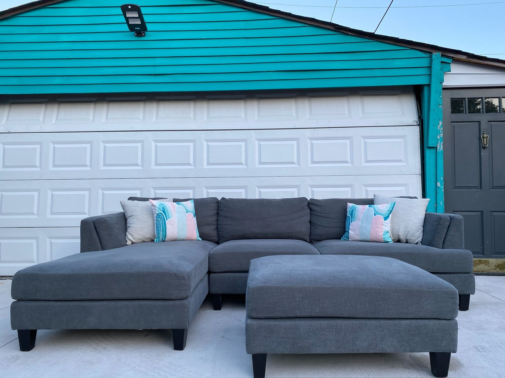 Delivery Available⢠Gray Sectional Sofa & Ottoman