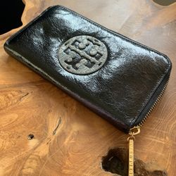 Tory Burch Logo Wallet