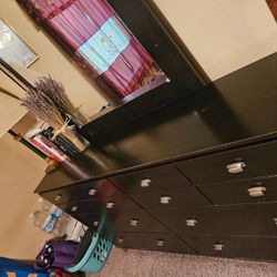 Dresser With Mirror