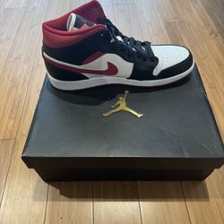 Air Jordan 1 Mid 