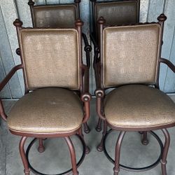 Table Crocodile Chairs