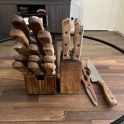2 Knife Blocks Containing 20 Knives.