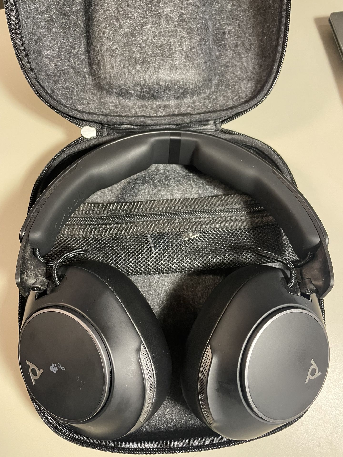 Poly Voyager Surround 80 UC Bluetooth Headset (Plantronics) black