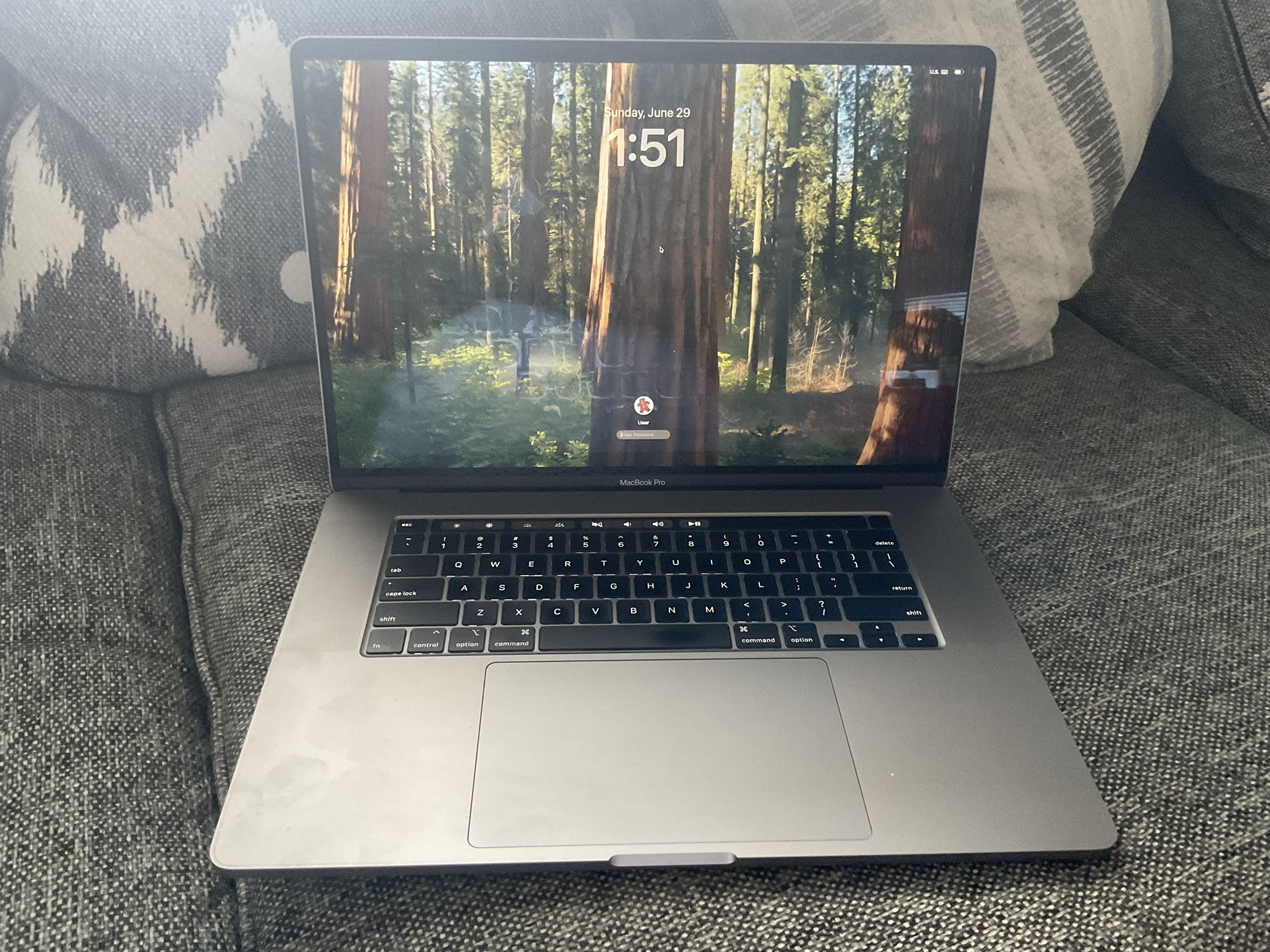 MacBook Pro 16inch I7 2.6ghz 16gb 512ssd Touch Bar