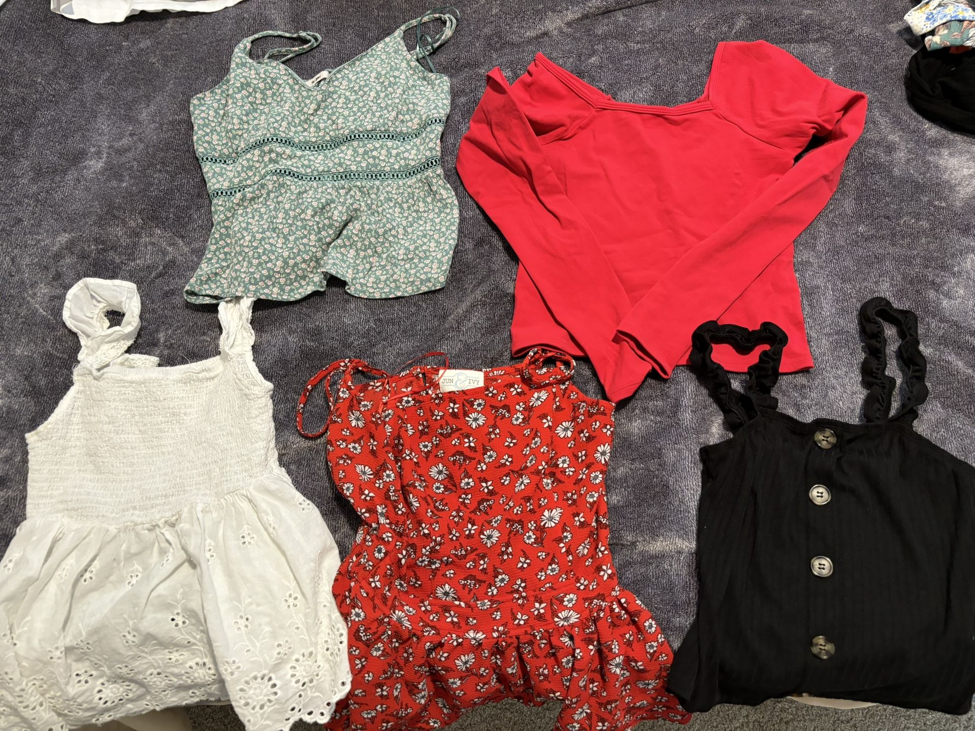 *Women’s Clothes*