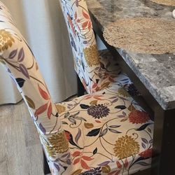 Dining table and chairs set