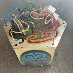 Crib and good babytoy