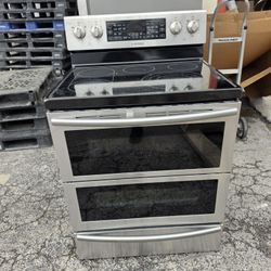 Estufa.
Doble horno.
Samsung. Excelente condición