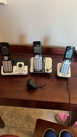 Set Of 3 Vtech Phones (and Answering Machine)