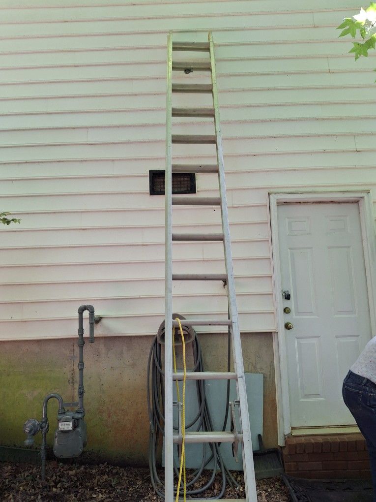 28 Foot Aluminum Extension Ladder
