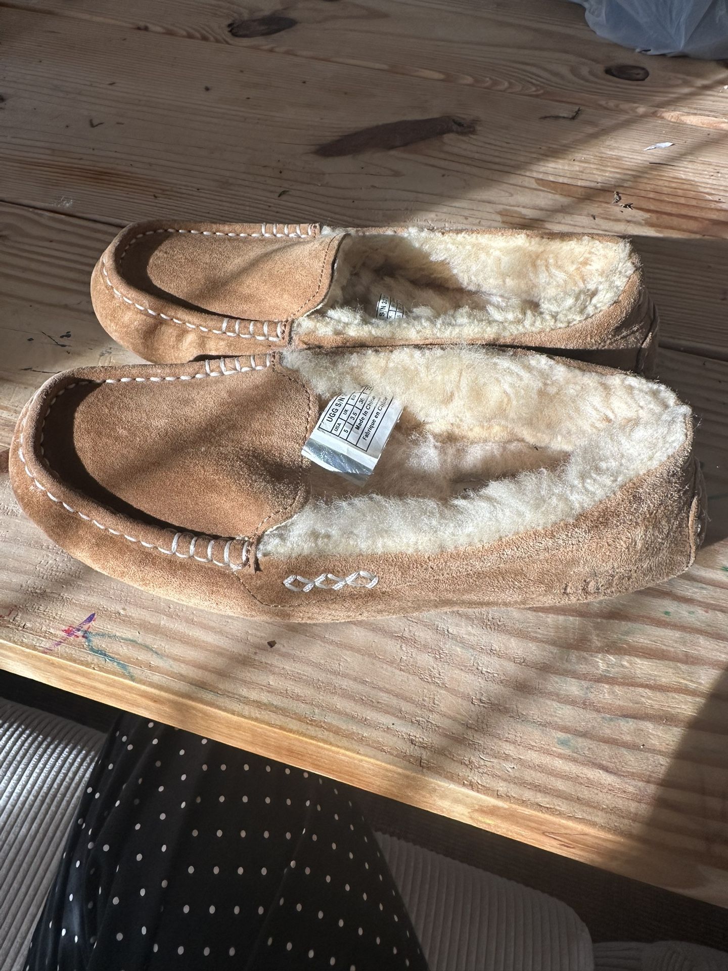 New Kids Uggs Size 5