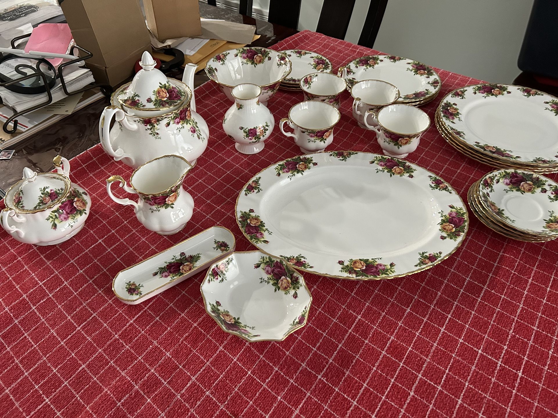 Royal Albert Old Country rose Bone China Dishes 24 Perfect Pieces