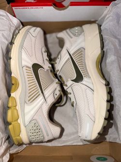 Brand New  Nike Zoom Vomero 5