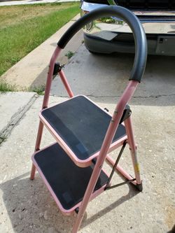 Pink 2-Step Ladder