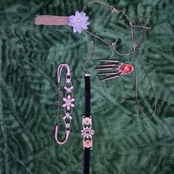 Necklaces & Chokers