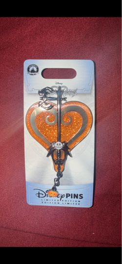 Disney Pins Limited Edition Kingdom Hearts Keyblade Pin