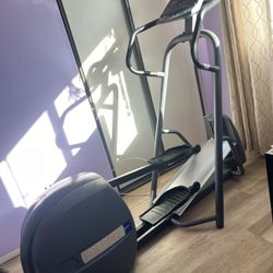 Precor EFX 5.17i Elliptical 