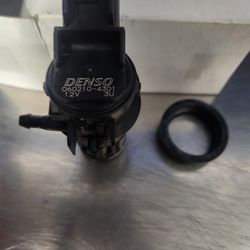 Windshield Washer Pump (Hummer)(Corvette)(Cadillac)