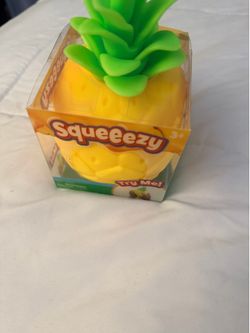 Squeeezy pineapple squishy