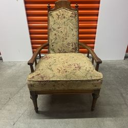 Antique Vintage Chair 🪑 
