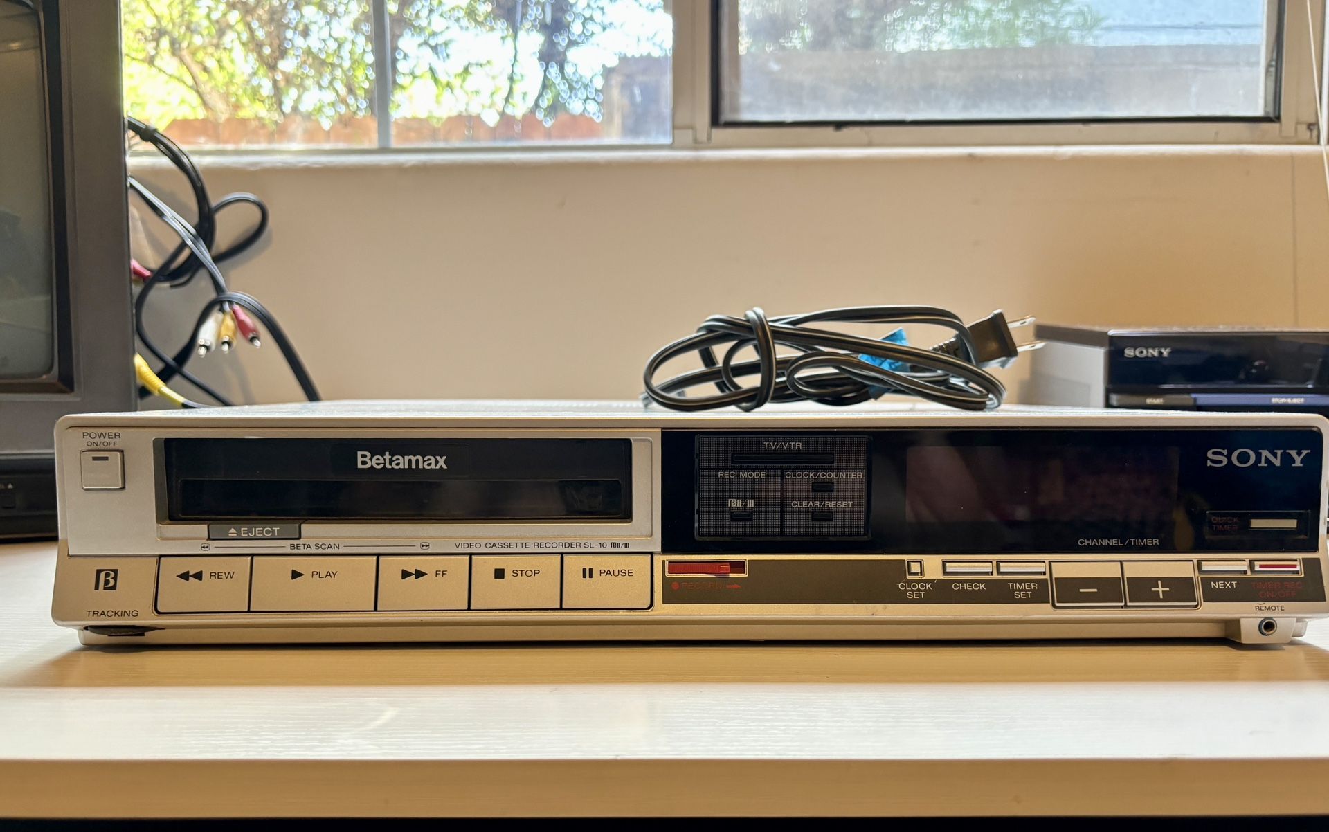 Sony SL-10 Betamax Player Recorder VCR Beta Max Analog Retro