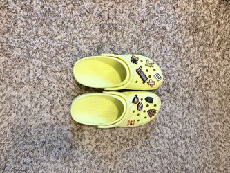 9M/11W Crocs