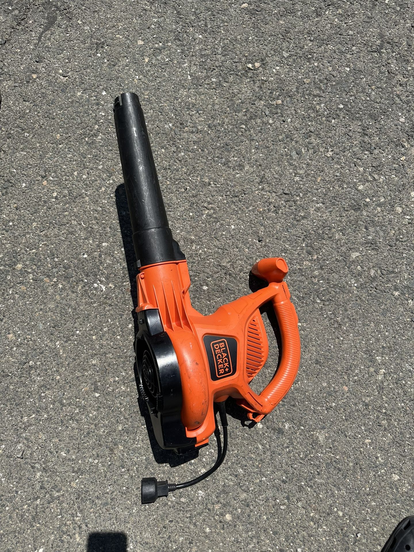 Black & Decker Electric leaf Blower With Attachments 