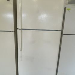 GE TOP BOTTOM FRIDGE WHITE 