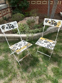Pair of Vintage Folding Metal Chairs – Floral – Project / Patio Chairs