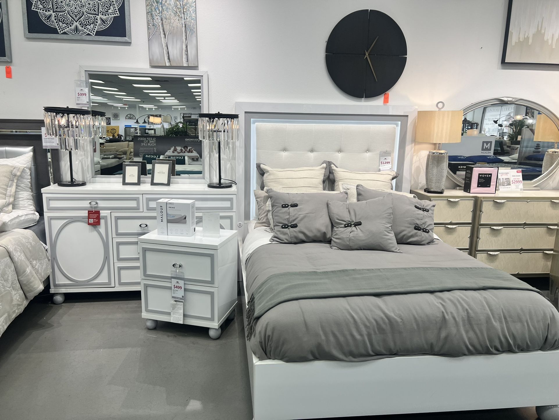 MICHAEL AMINI BEDROOM SET 4PC BED,DRESSER,MIRROR & NIGH STAND (REG PRICE IS $4598)