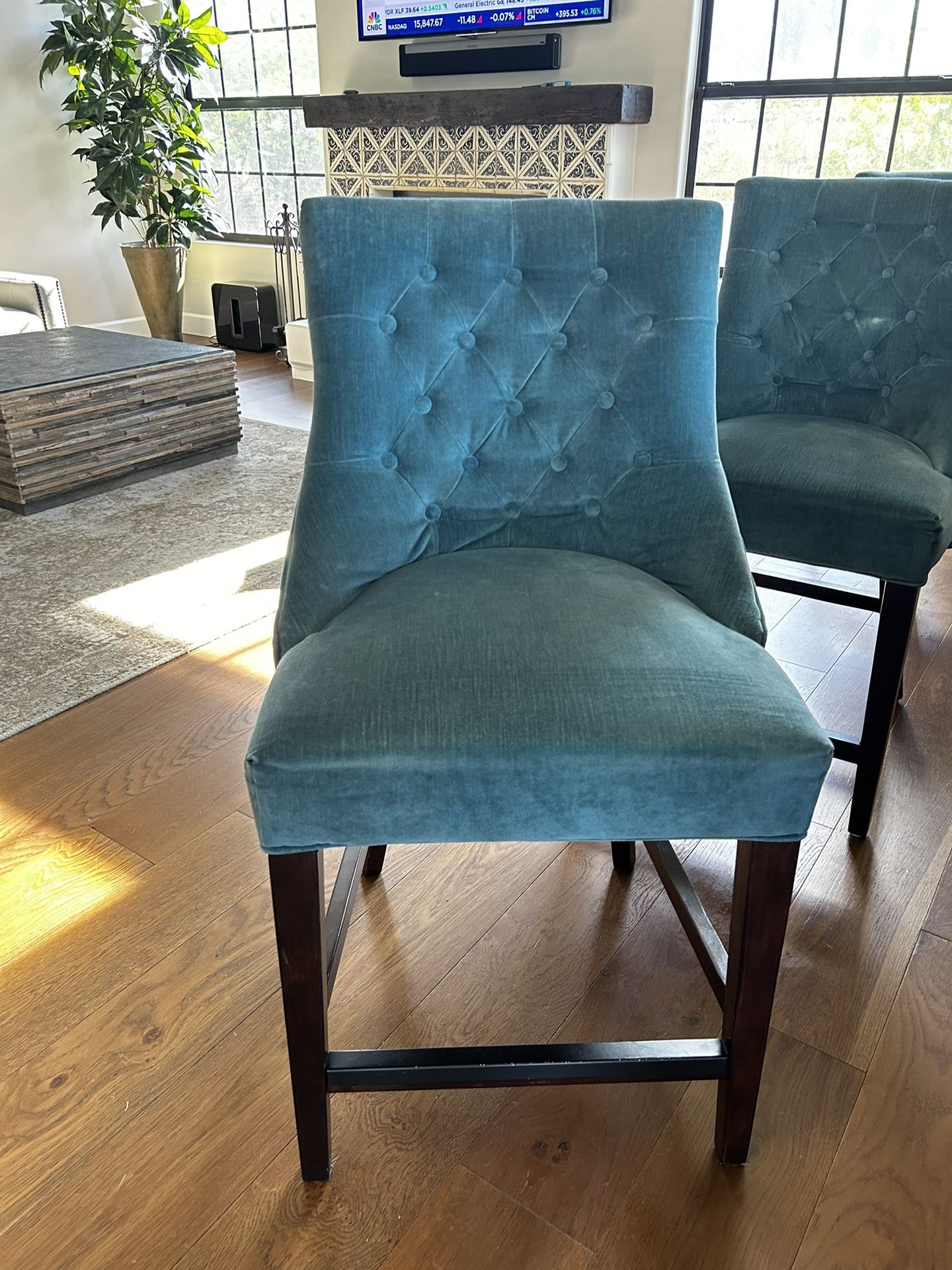 4 Teal Velvet Counter Stools for Sale in Scottsdale, AZ OfferUp