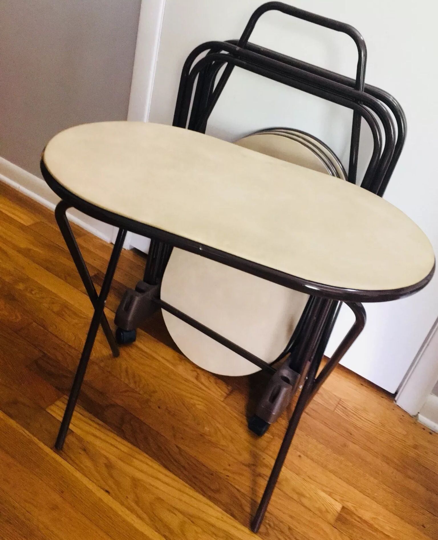 Set of Vintage (4) Cosco Oval Vinyl Top Folding TV Trays with Original Metal Stand. Tables