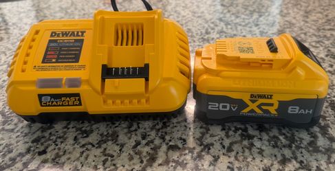 DEWALT 20V MAX XR POWER-Pack Lithium-Ion 8.0Ah Battery and Fast Charger.