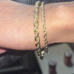 10k Hollow Bracelet 