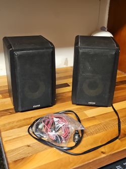 Pair Of Edifier R1010BT Powered Bluetooth Bookshelf Speakers w Cables - Works